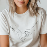 Vänskapen Anpassat namn för Händer Besties T Shirt<br><div class="desc">Denna vackert minimalistiska konst av två händer som håller varandra ger en perfekt till de bästa vänner som vill visa sitt obrutna band. Lägg till din namn och skapa en riktigt personlig biet som du kommer att ta hand om för evigt.</div>