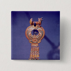 Vänstert örhänge från örhängen för en para med a knapp