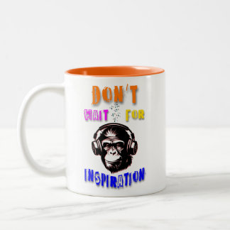 Vänta inte på inspiration Två-Tonad mugg