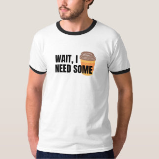 Vänta, jag behöver kaffe – Rolig kaffekopp citat d T Shirt