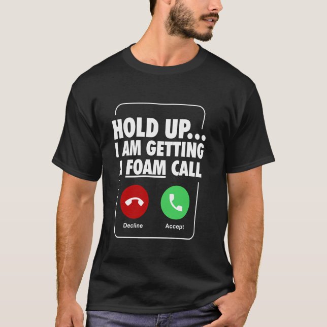 Vänta Jag Får Ett Skum Telefonsamtal T Shirt (Framsida)