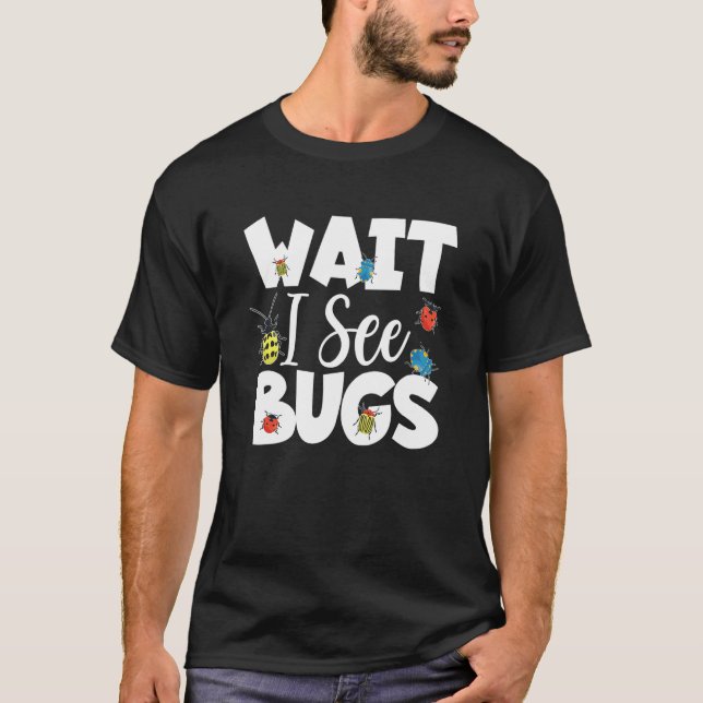 Vänta jag ser Bugs Bug Catcher - Entomologist Bug  T Shirt (Framsida)