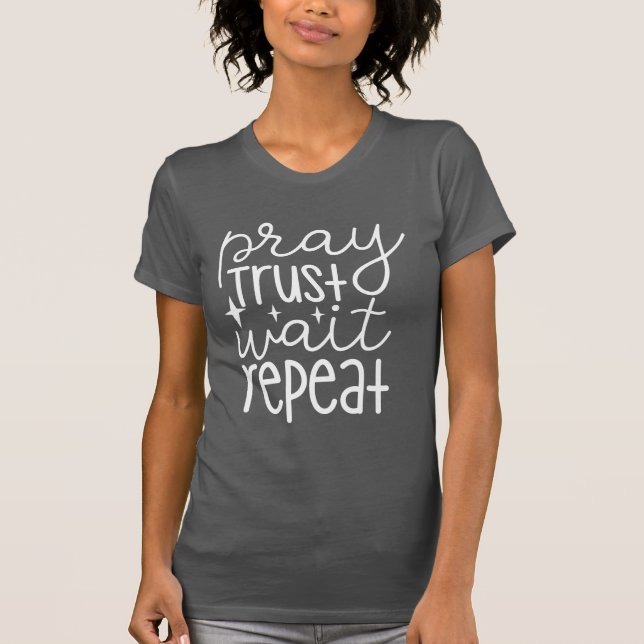 Vänta på repetering av pray Trust T Shirt (Framsida)