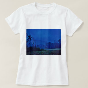 Väntande Ljus i en blå bergsmist T-shirt
