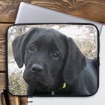 Väntande Vår - Labrador Puppy - Svart lab Laptop Fodral<br><div class="desc">En liten svart labrador Puppy som väntar på vår. Väntar på Vår - Originalteckning av Judy Burrows @ Black Hund Art</div>