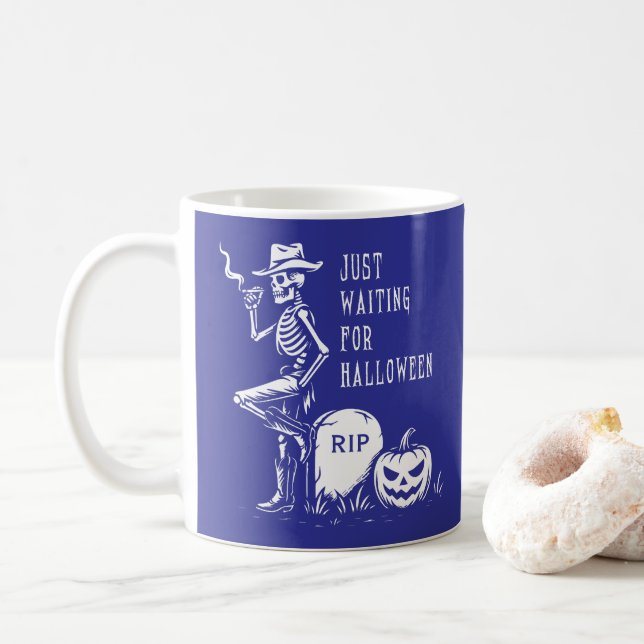 Väntar bara på Halloween Cowboy Skeleton Kaffemugg (Med munk)