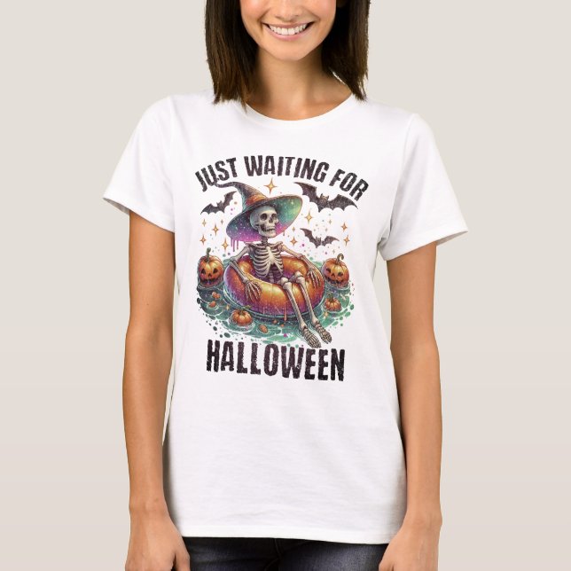 Väntar bara på Halloween Funny Skeleton Shirt T Shirt (Framsida)