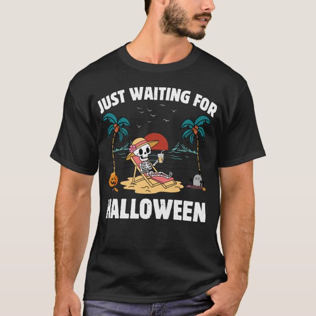 Väntar bara på Halloween - Skeleton Beach T Shirt (Framsida)