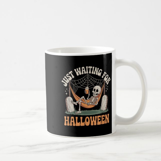 Väntar bara på Halloween Skeleton Halloween-citat Kaffemugg (Höger)