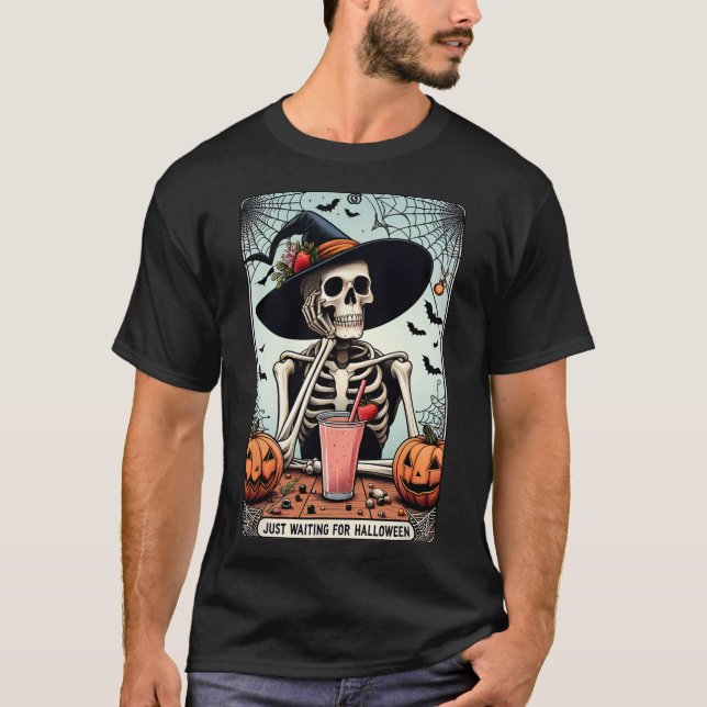 Väntar bara på Halloween Skeleton Hat Witches T Shirt (Framsida)