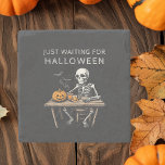 "Väntar bara på Halloween Stone Underlägg | Funny<br><div class="desc">Skydda yta med en spooky twist genom att Underlägg Stone i väntan på Halloween. Den här underlägg har en humoristisk skelettutformning och är en perfekt för Halloween älskare som njuter av att fira judesäsongen år runt. Den är gjord av högkvalitativ sten och ger ett stabilt och snyggt sätt att behålla...</div>