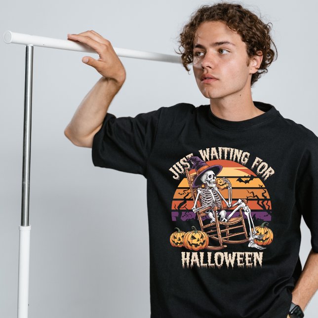 Väntar bara på halloween  t shirt (Skapare uppladdad)