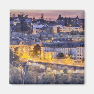 Väntar över Fribourg i tidigt kväll Magnet