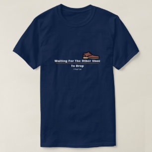 Väntar på att den andra skon ska släppa en MisterP T Shirt