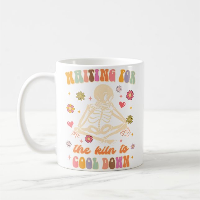 Väntar på att ugnen ska svalna Keramisk lerkonstnä Kaffemugg (Vänster)