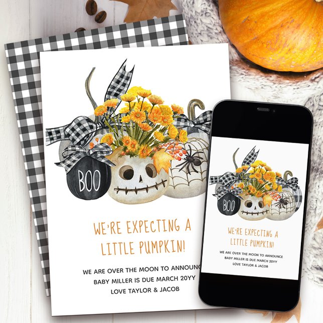 Väntar på ett litet pumpkin Halloween-lantbruk Meddelande (Cute and stylish pregnancy announcement with country farmhouse halloween theme)