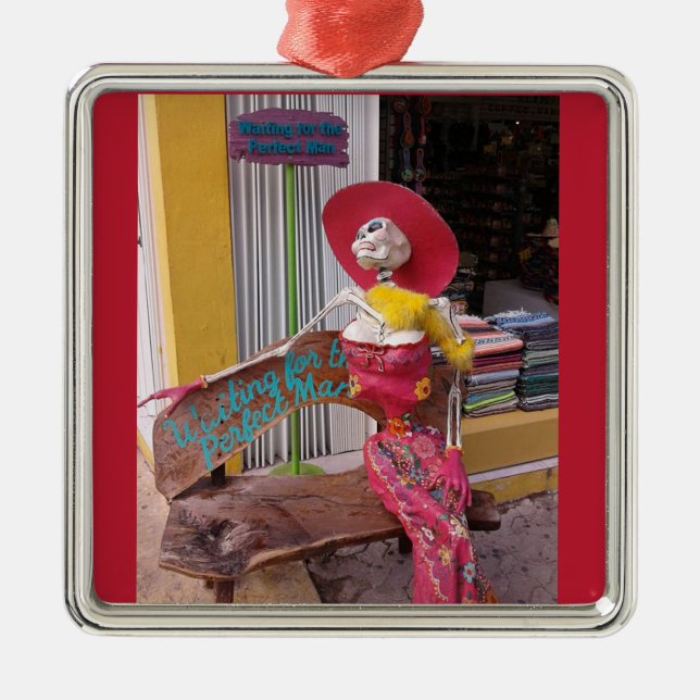 Väntar på Perfekt Man Julgransprydnad Metall (Framsidan)