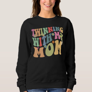 Väntning med min Mamma-dotter för Retro-tvillingda T Shirt