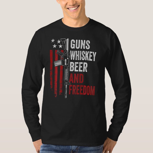 Vapen Whisky Beer och Freedom Drinking Gun på B T Shirt (Framsida)