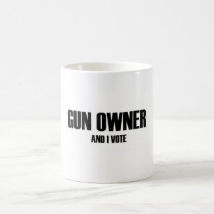 Vapenägaren och jag röstar kaffemugg