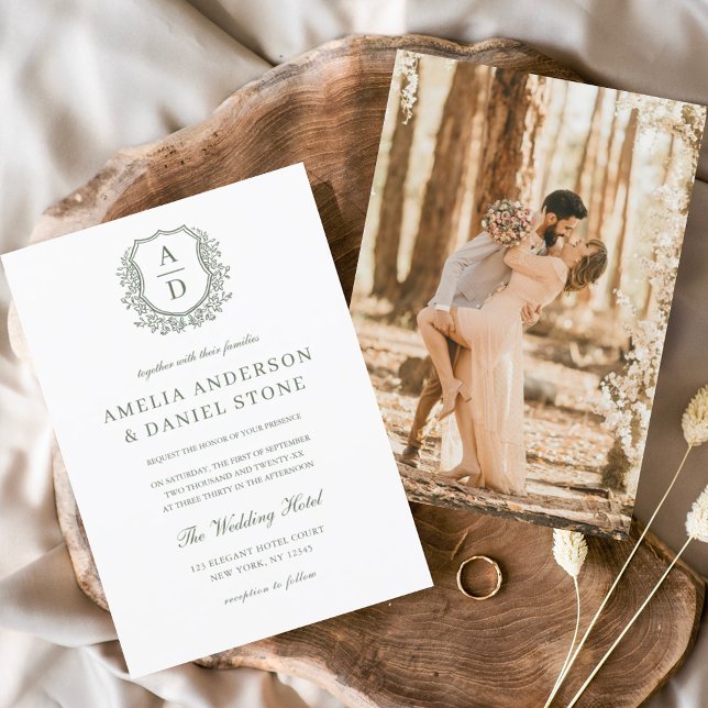 Vapensköld av Blommigt för Sage Grönt Elegant Mono Inbjudningar (Skapare uppladdad)