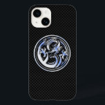 Vapensköld av kolfiberutskrift för Chrome stil Dra<br><div class="desc">Ett Dragon märkre-märke stil som återges i krom som metall ser ut på en racy black carbon fiber-bakgrundsutskrift till bära eller till  på alla festliga tillfälle. En underbar presentidé!</div>