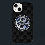 Vapensköld av kolfiberutskrift för Chrome stil Dra<br><div class="desc">Ett Dragon märkre-märke stil som återges i krom som metall ser ut på en racy black carbon fiber-bakgrundsutskrift till bära eller till  på alla festliga tillfälle. En underbar presentidé!</div>
