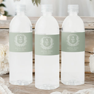Vapensköld för Sage Grönt Monogram Bröllop Blommig Vattenflaskor Etikett