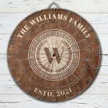 Vapensköld för Vintagen i Monogram Family Namn Darttavla<br><div class="desc">En coola med vapensköld i monogram ritbord med ditt namn och fastställt datum. Underbar för ett familjespel eller en grotta. Designad av Blackberry Boulevard.</div>