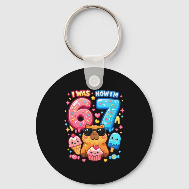 Var 6 7 födelsedag 67 meme kapybara glass kawaii nyckelring (Framsida)