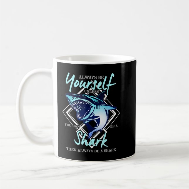 Var alltid dig själv om du inte kan bli hajgift kaffemugg (Vänster)
