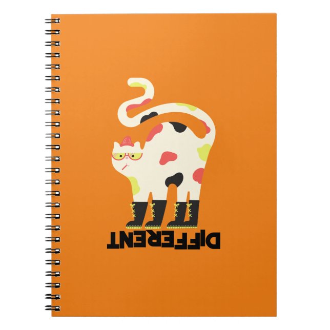 Var annorlunda, rolig funky-kattdesign anteckningsbok (Framsidan)