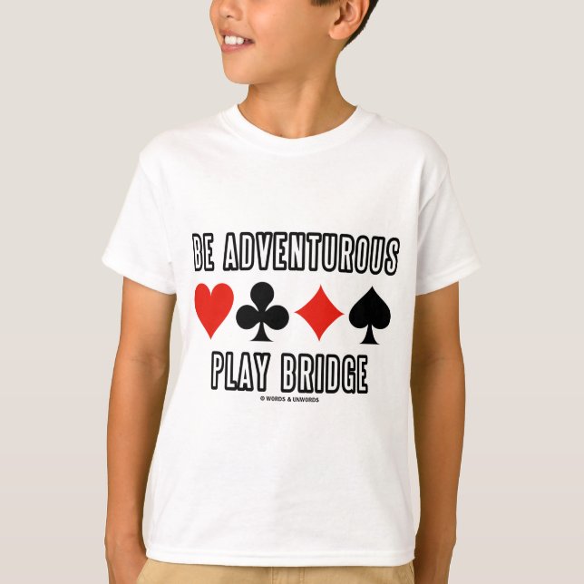 Var äventyrlig lek överbryggar (fyra kortkostymer) tee shirt (Framsida)
