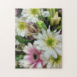 Vår Blommigt Bouquet med Daisy Pussel<br><div class="desc">Det här pusslet har ett vackert foto av en bukett av vår blommor,  inklusive vita daisy och rosa asters.</div>