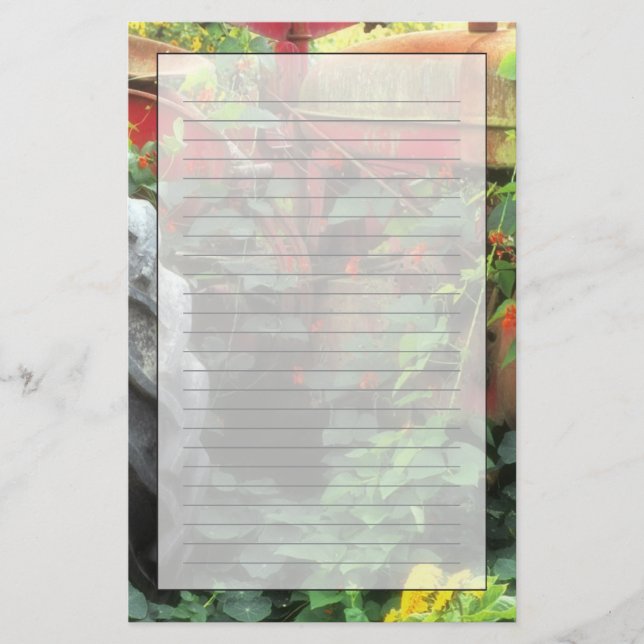 Vår blommor adorn en gammal traktor. brevpapper (Framsida)