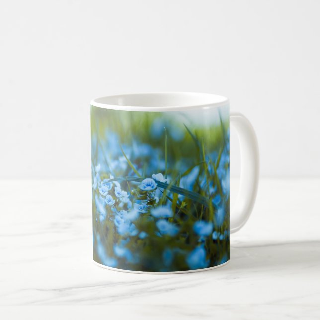 Vår blommor vid fält kaffemugg (Framsida höger)