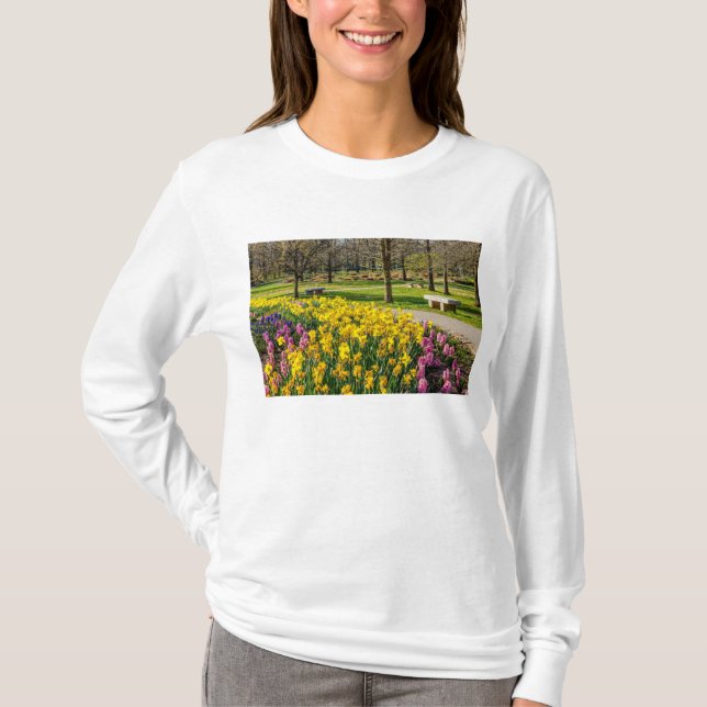 Vår Blomsterträdgård T Shirt (Framsida)