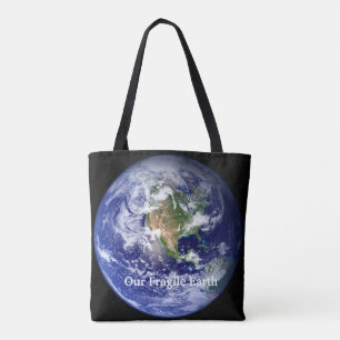 Vår bräckliga jord - allt-over-print Tote Bag, med Tygkasse