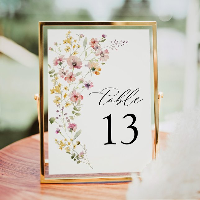 Vår Colorful Wildblomma Bröllop Bordsnummer (Wildflower meadow wedding table number sign with soft floral illustration and elegant typography)