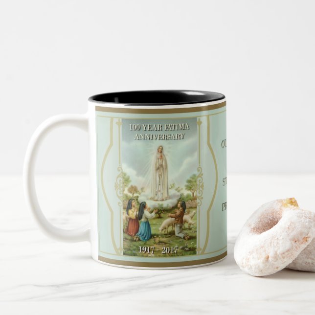 Vår dam av Fatima & St. Martha Två-Tonad Mugg (Med munk)