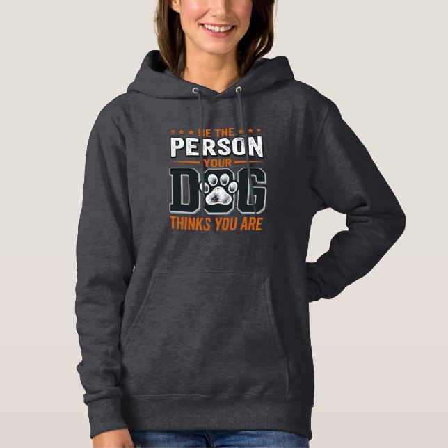 Var Den Person Din Hund Tror Du Är T-Shirt Design (Framsida)