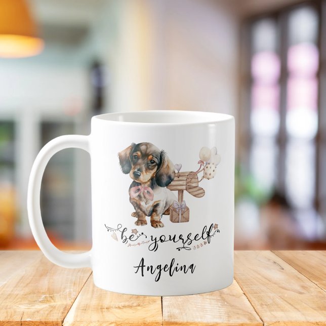 Var dig själv Cute Dachshund-valp bredvid postlåda Kaffemugg (Skapare uppladdad)