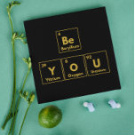 Var du med bord-kort regelbundet anteckningskort<br><div class="desc">Vi presenterar det inspirerande "Be You"-kortet, designat med en kreativ-tvist som inspirerats av inslag periodiska bord. Budskapet "Be dig" är vackert utformat med atomsymboler, som påminner mottagaren om att anamma sina unika egenskaper och ge en tydlig bild i sitt eget inslag. Detta kort är ett val av perfekt för att...</div>