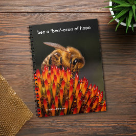 Var en "biacon"Beacon Beacon of Hope Bee on Echina Anteckningsbok