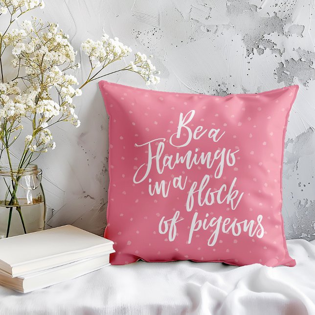 Var en Flamingo i en Flock av citroncitat Kudde (Be inspired everyday wit our be a flamingo motivational pillow. )