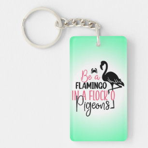 Var en flamingo i en flock duvor