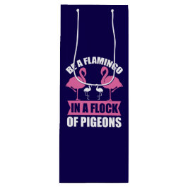 Var en flamingo i en flock duvor