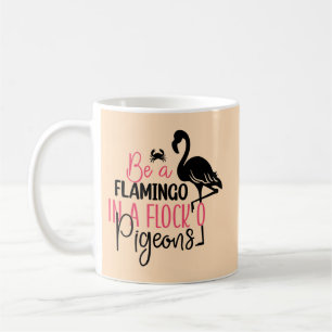 Var en flamingo i en flock duvor-27308 kaffemugg