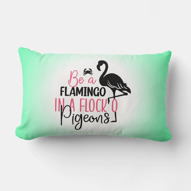 Var en flamingo i en flock duvor lumbarkudde (Framsida)