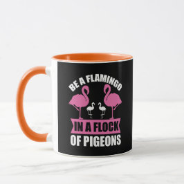 Var en flamingo i en flock duvor mugg